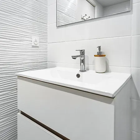 T2 Moderne Avec Terrasse & Parking Prive - 4 Personnes Апартаменты Порнише