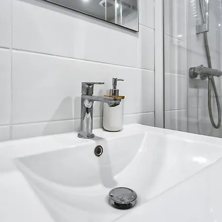 T2 Moderne Avec Terrasse & Parking Prive - 4 Personnes *